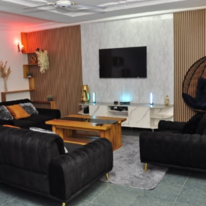 VILLA MEUBLÉE DE 3 CHAMBRES SALON À FIDJROSSÈ GONDOUANA