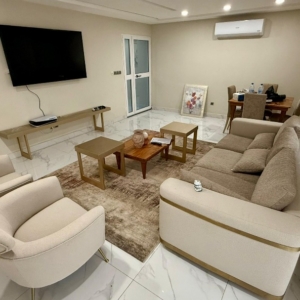 APPARTEMENT MEUBLÉ DE 3 CHAMBRES SALON À CINÉ Vogue NON LOIN DE GANHI
