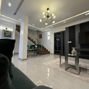 DUPLEX MEUBLÉ À FIDJROSSÈ.